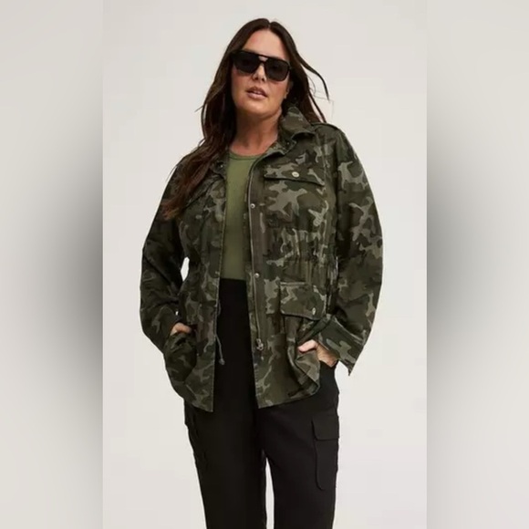 TORRID CAMO UTILITY CARGO JACKET ANORAK PLUS CURVE 00 NWT GREEN ARMY POCKETS - Picture 2 of 12